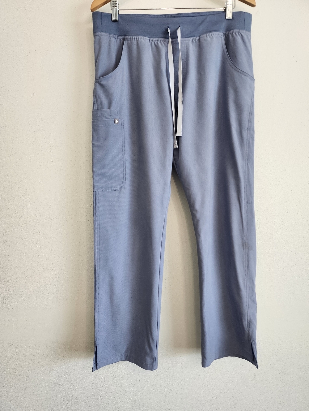FIGS Vapor Blue Space Dye Rafaela Top & Kade Cargo Pant Scrub Set Size Large - Picture 9 of 15
